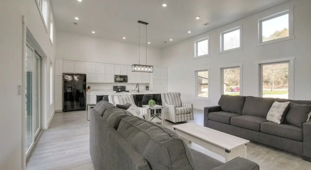 Bright Cotter Vacation Rental w/ White River Views, Varaa Lomakoti Cotter 