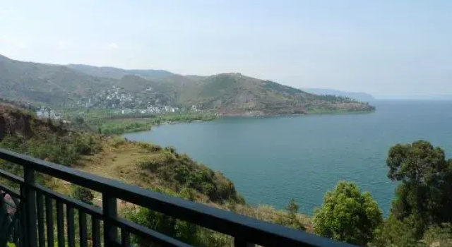 Люкс с красивым видом из окна Fuxian Lake French Romantic Seaview Apartment