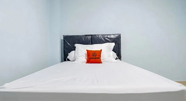 KoolKost Syariah near Green Pramuka Square Mall - Minimal Stay 6 Nights, Book Hotel Cempaka Putih Jakarta
