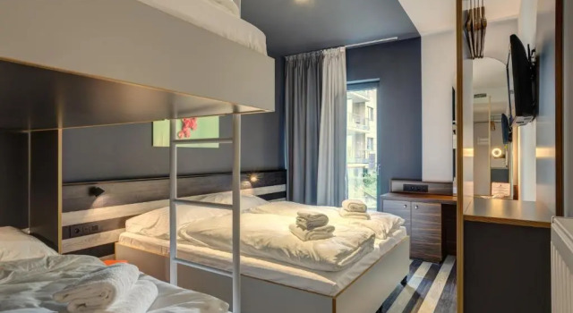 Кровать в общем номере (женский номер) MEININGER Hotel Bruxelles Gare du Midi