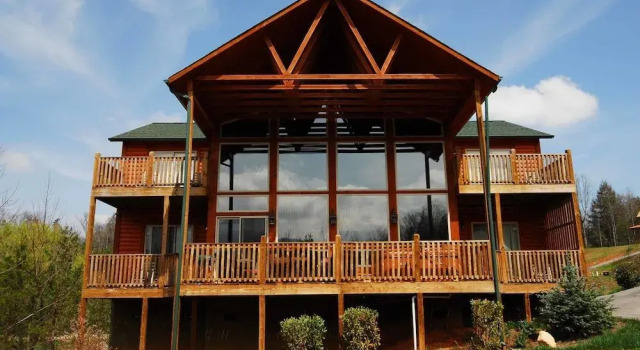 1716 Rainbow's End Lodge 4 Bedrooms 4.5 Bathrooms Cabin