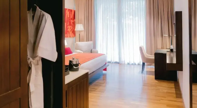 Двухместный номер Deluxe с балконом и с видом на сад Waters Edge Hotel