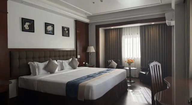 Номер Standard Madison Crown Hotel