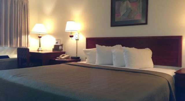 Номер Standard Days Inn by Wyndham Morton