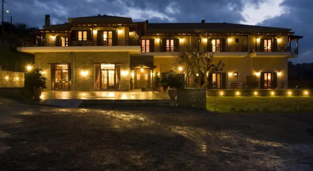 Двухместный номер Standard с балконом и с видом на сад Dellas Boutique Hotel