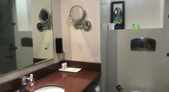 Номер Royal Hotel Leela Grande