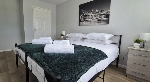 4 Bed Apartment in Warwick, Забронировать Апартаменты/квартира Отели Уорикшир с парковкой, Парковка