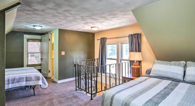 Коттедж Walk to Dtwn: Historic Gem w/ Deck in Rapid City
