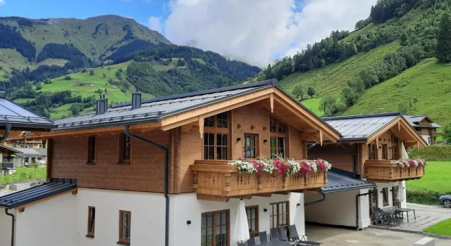 Hochalmbahnen Chalets Rauris 1-10 WE2, Maislaufeldweg 1j OG, Забронировать Шале Отели Раурис с парковкой, рядом с Горнолыжный подъемник Кройцбоденбан, Парковка
