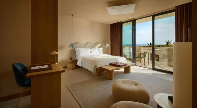 Номер Standard Мансарда с балконом Mamula Island by Banyan Tree