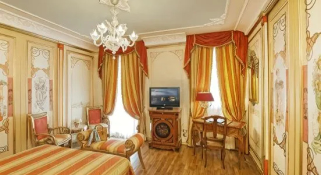 Трёхместный номер с видом на озеро Hotel Regina Palace
