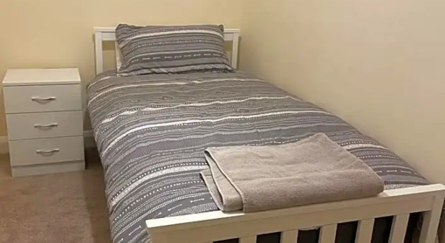Private Rooms In A Cheerful 4-Bedroom Town House, Rezervasyon Otel Merseyside ucuz oteller