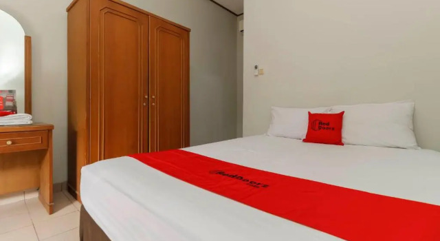 Двухместный номер Economy Reddoorz Plus @ Karet Pedurenan 3
