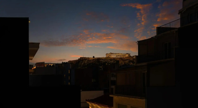 Люкс с балконом и с видом на город Vrachos Athens Suites