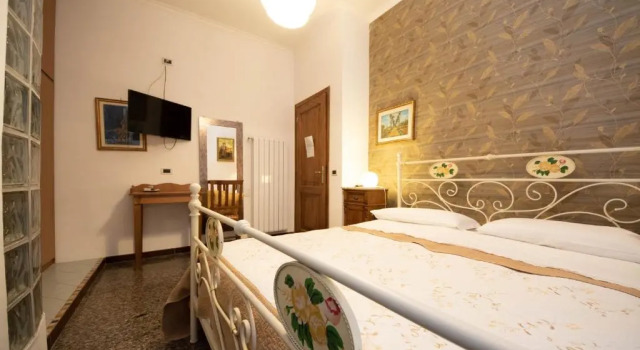 Next Stop 28, Rezervasyon Otel Tivoli 