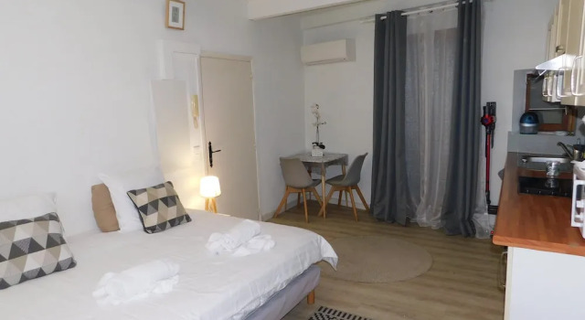 T1  James Close coeur du vieil Antibes
