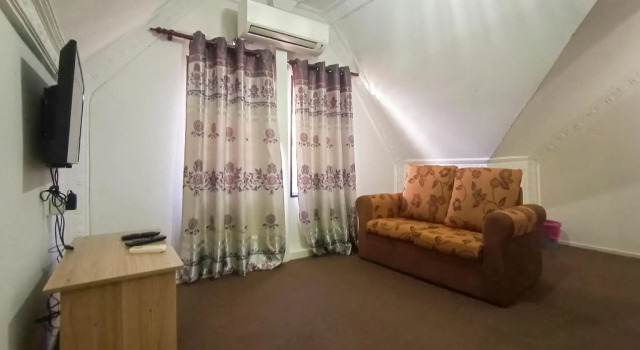 OYO 90247 Homestay Canada Hill, Rezerwuj Dom wakacyjny Hotele w Sarawak z parkingiem, Parking
