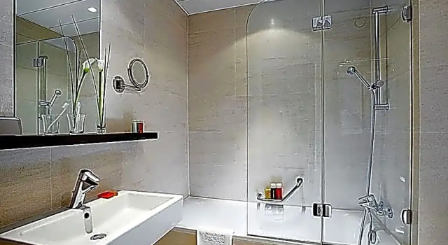Номер Standard с красивым видом из окна NH Fribourg Hotel
