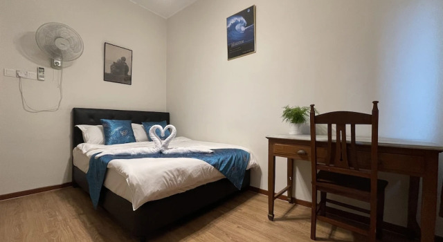 Baba & Charlie Homestay, Забронировать Гостевой дом Отели Малакки с парковкой, рядом с Торговый центр Dataran Pahlawan Melaka Megamall, Парковка