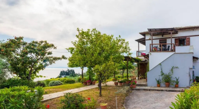 Коттедж Seaside House with view over Pagasitikos