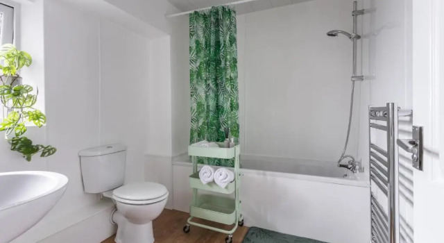 Stylish Apartment next to Windermere Train Station, Varaa Huoneisto Asunnot kohteessa Merseyside, Huoneisto