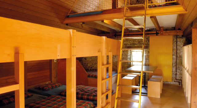 Кровать в общем номере Brugg Youth Hostel