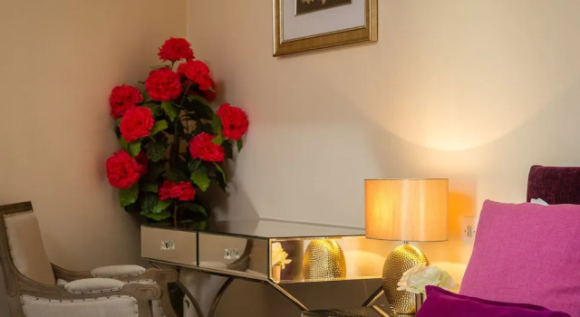 Spacious 2-bedroom Apartment in Mayfair, Забронировать Апартаменты/квартира Отели Лондона с парковкой, рядом с Развлекательный комплекс «Лондонский Трокадеро», Парковка