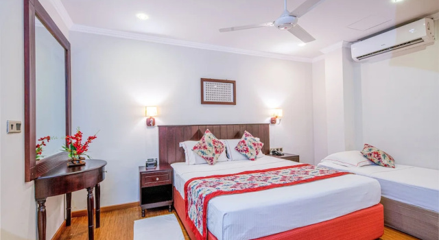 Трёхместный номер Deluxe c 1 комнатой Earls Red Colombo