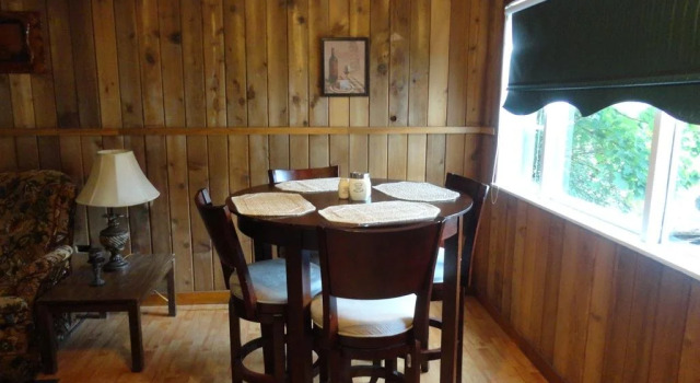 Old Towne Inne Chuckwagon Bar & Grill, Забронировать Дом для отпуска Виллы Британской Колумбии, Вилла