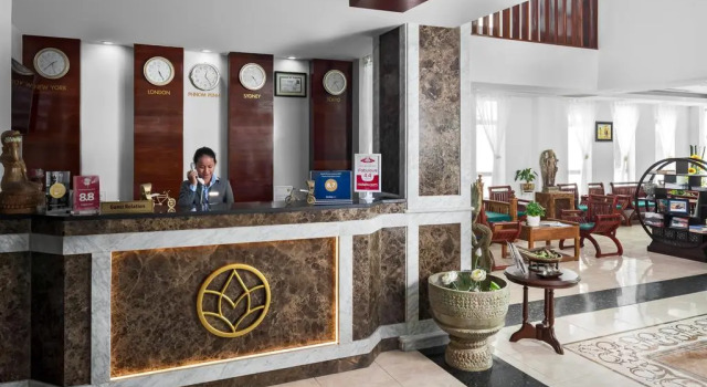 Paragon Central Hotel & Sky Bar