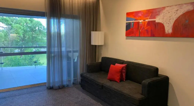 Двухместный номер Deluxe с балконом Alexandra Hills Hotel Suites & Conference Center