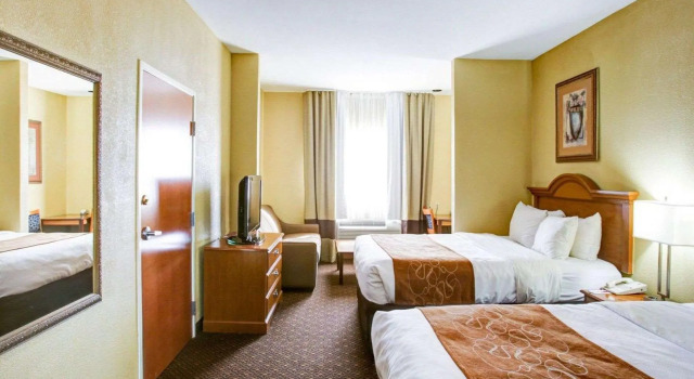 Четырёхместный люкс Comfort Suites Brenham