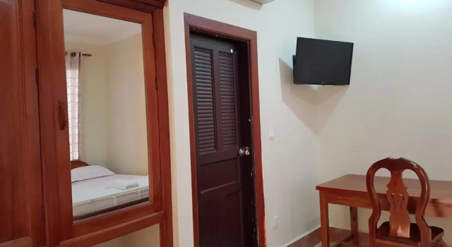 Samnop Samnang Guesthouse, Забронировать Отель Кампот Phnum Bokor National Park, рядом с Kampot Train Station