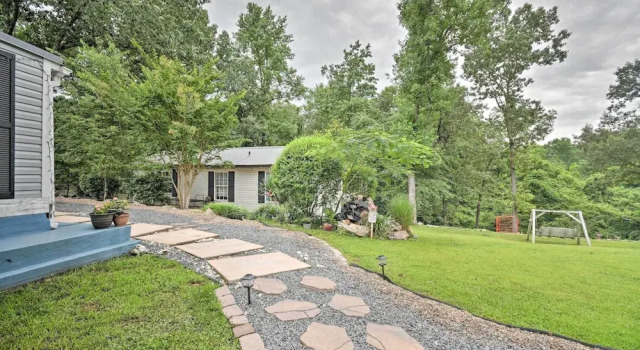 Коттедж Rustic Chic Home: 1 Mi to Dtwn Hot Springs!