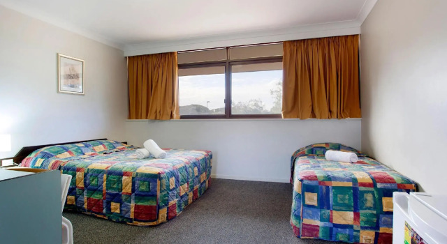 Vale Hotel, Book Hotel Cluden Queensland