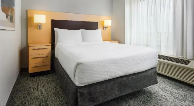Четырёхместный люкс TownePlace Suites by Marriott Garden City