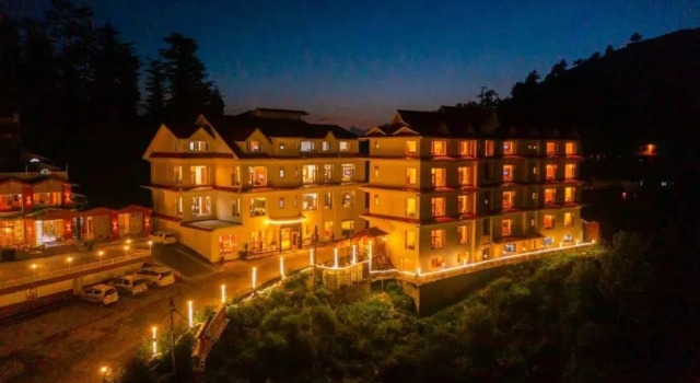 The Twin Towers Hotel New Kufri