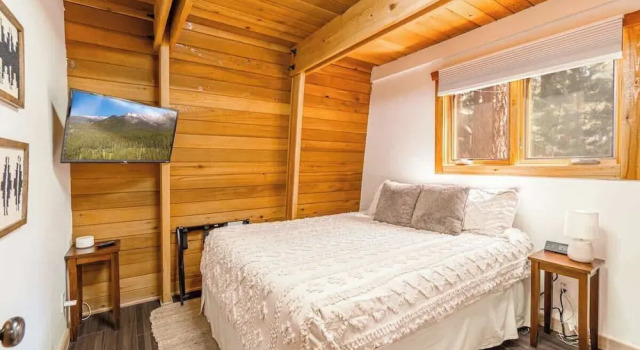The Canoe Cabin