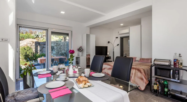 Awesome Apartment in Rijeka With Wifi and Outdoor Swimming Pool, Забронировать Апартаменты/квартира Риека Приморско-Горанская жупания