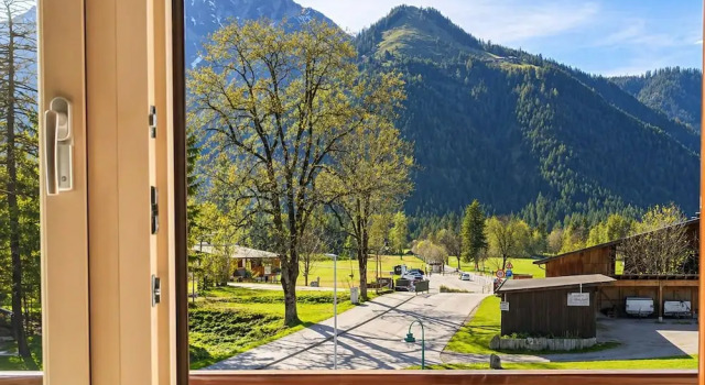 Апартаменты Deluxe с балконом и с видом на горы Appartements Alpenland Pertisau