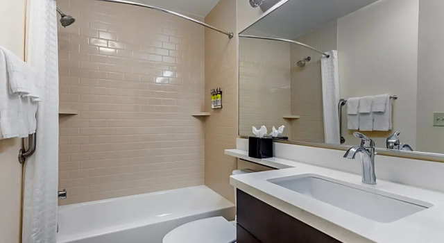 Четырёхместный люкс c 1 комнатой Candlewood Suites Bensalem - Philadelphia Area by IHG