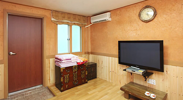 Hongcheon Giwajip View Pension