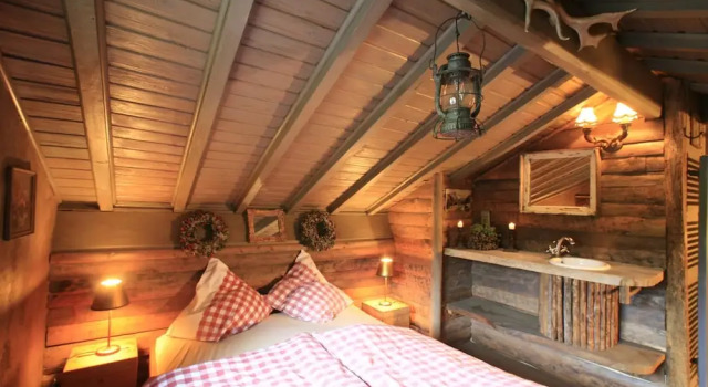Шале Luxurious Chalet with Hot Tub & Sauna in Thirimont