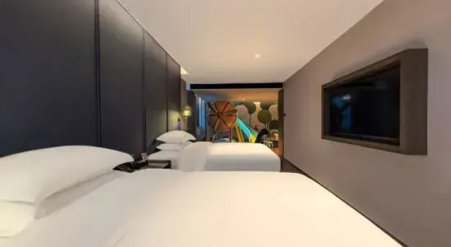 Семейный люкс Luxury с видом на реку Marriott Hotel (Shaoguandong Railway Station The History East Street)