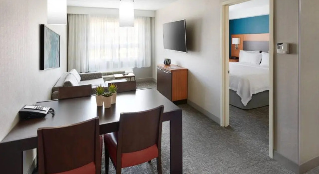 Люкс с 2 комнатами TownePlace Suites by Marriott Mississauga-Airport Corporate Centre