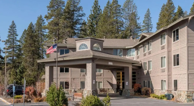 Truckee Donner Lodge, Забронировать Отель Траки Скво-Вэлли