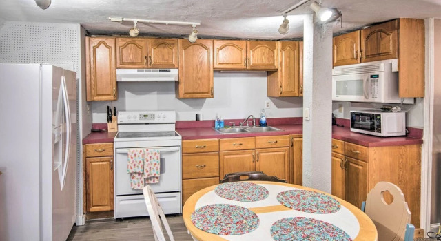 Коттедж Bayside Weirs Beach Cottage < Half Mile to Pier!