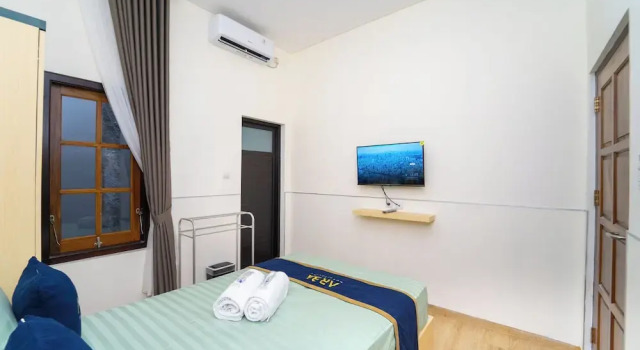 Standard Zimmer Semenrante Living By ARBA