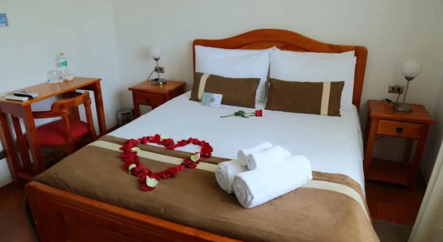 Hostal Cruz del Valle, Varaa Hotelli Hotellit Santa Cruz pysäköinnillä, Pysäköinti