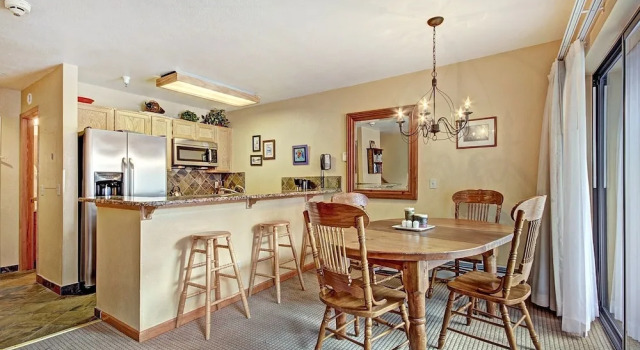 Номер Standard Charming 2br Steps To Snow-capped Adventures + Main St 2 Bedroom Condo by RedAwning